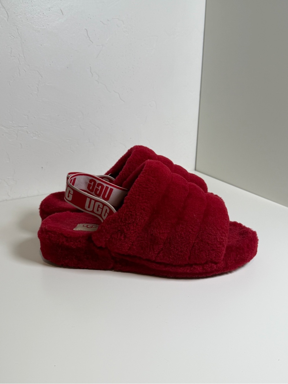 UGG Women's Beautiful  Fluff Yeah Slides Red color Size  US 9 Slippers -